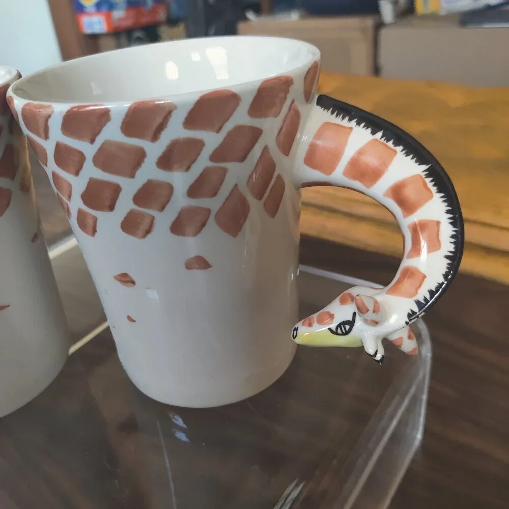 Pier One Giraffe Coffee Mug (2 avail) A 3D giraffe whose neck is a coffee handle